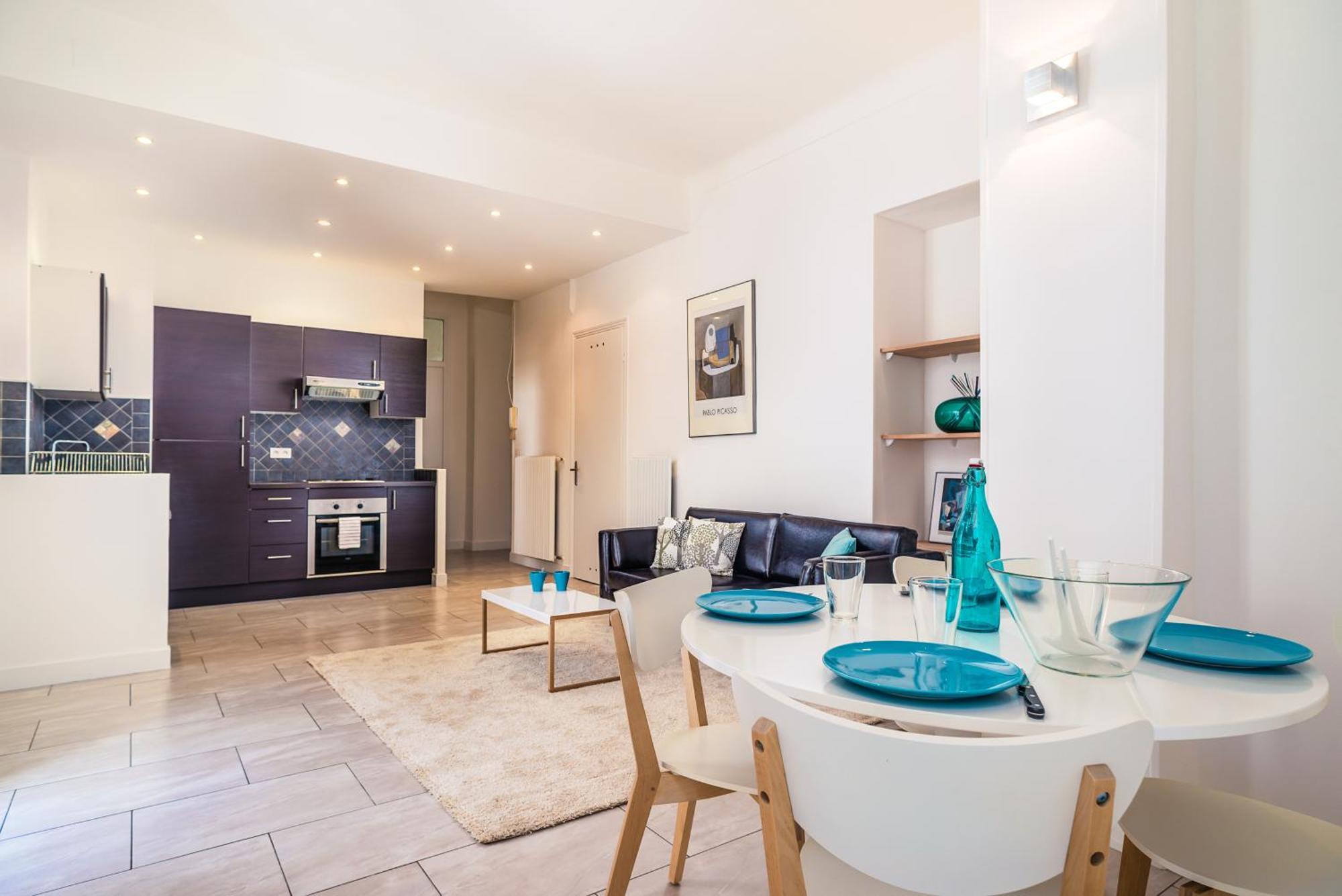 Modern 2-Bedroom City Center Apartment Nizza Esterno foto
